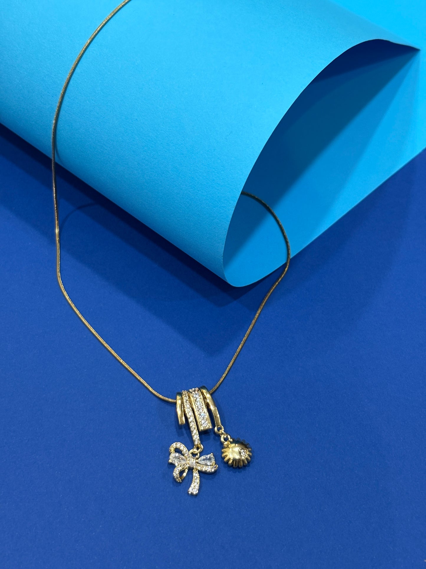 Bow & Glow Chain