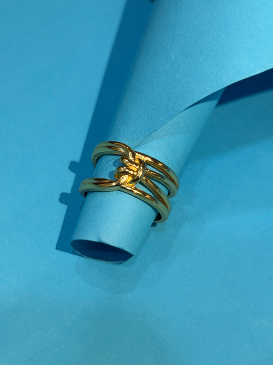 Golden Knot Ring